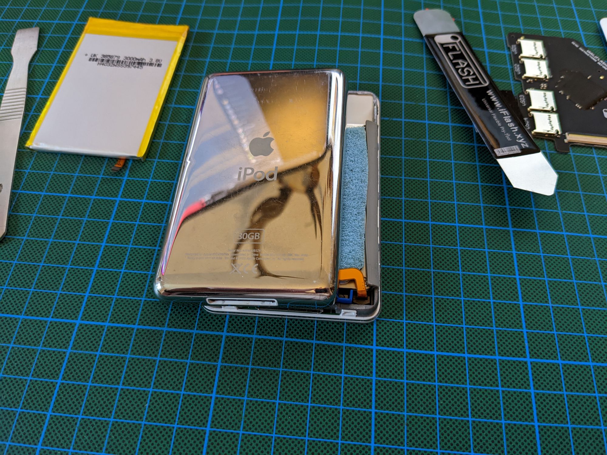 Modding an iPod Classic - 1 TB and bigger battery