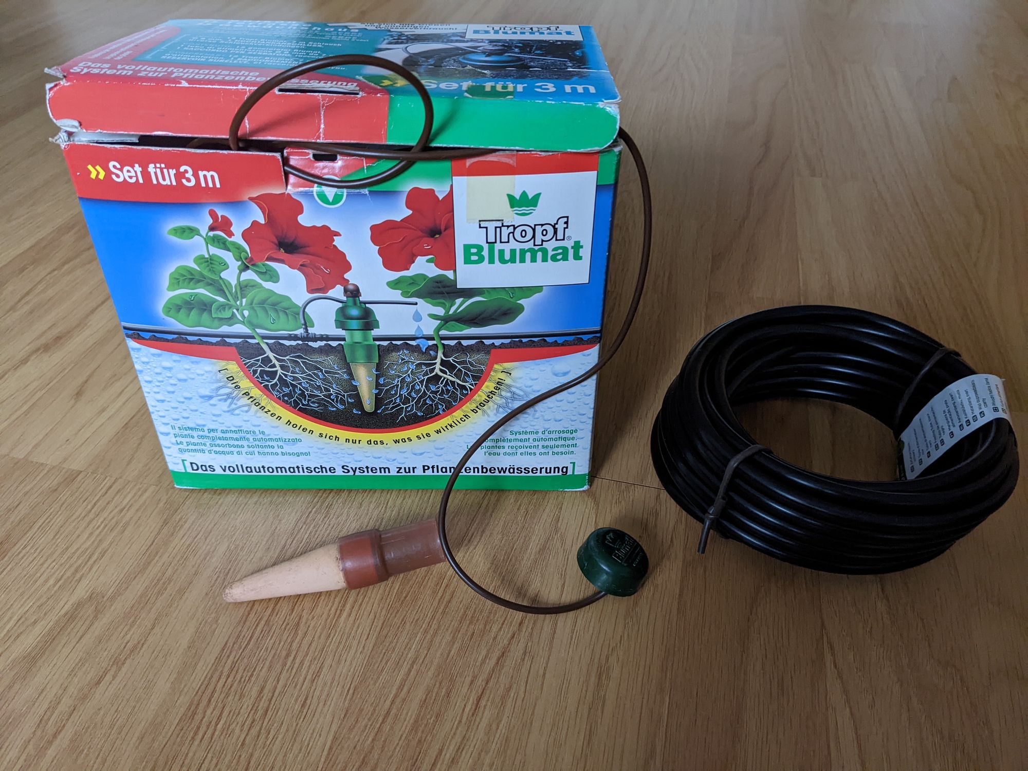 Package of the Blumat Tropf System, Clay cones and water tube