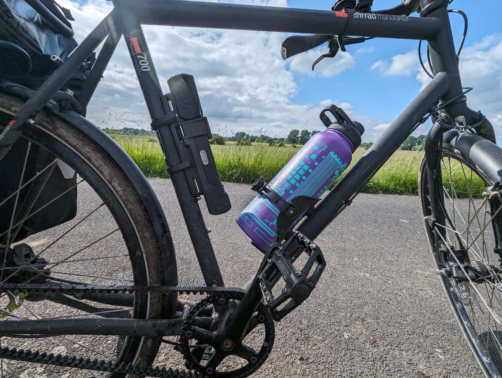 How to mount the LTT 40 oz / 1.2 Liter Water Bottle on a Bike